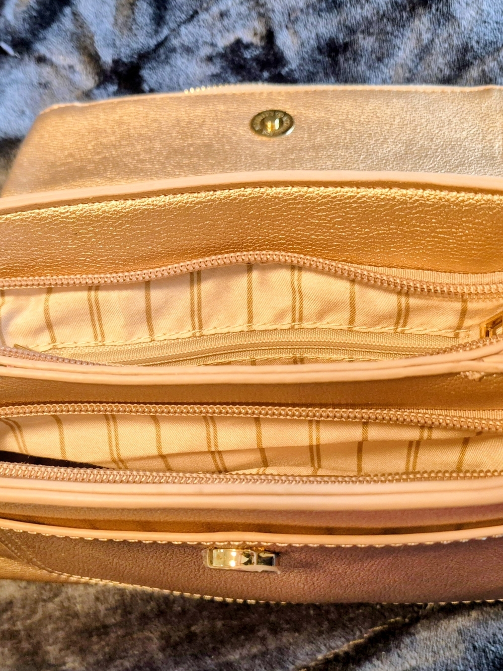 MKF Rose Gold Women’s Tassel Vegan Crossbody Bag New With Tags - Picture 10 of 16